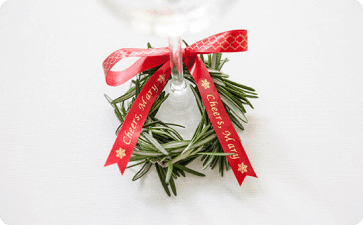 Wine glass charm mini-wreath